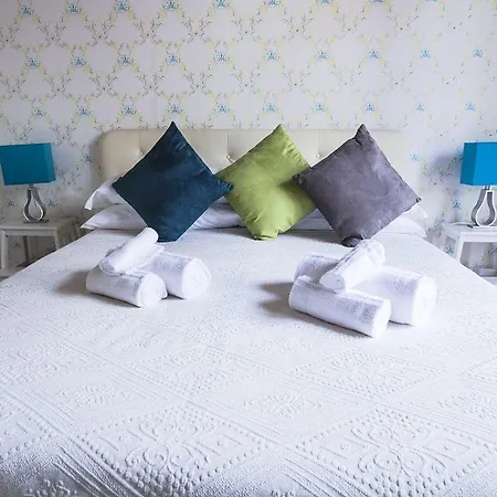 Nocleg ze śniadaniem Pettinary Village 4*