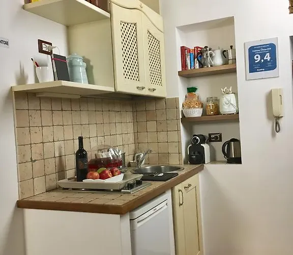 לינה וארוחת בוקר Pettinary Village 4*