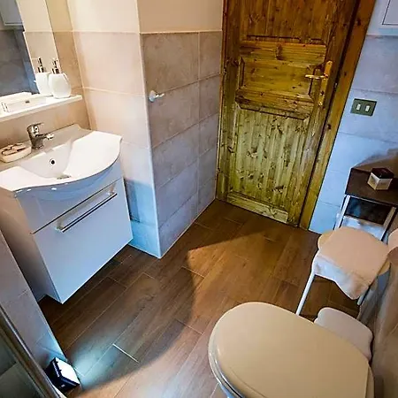 Pettinary Village Bed & Breakfast 4*